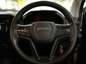 Isuzu D-MAX 1.9 Ddi HR L automatic D/C - Image 12