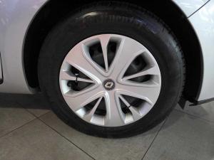 Renault Clio IV 900T Authentique 5-Door - Image 17