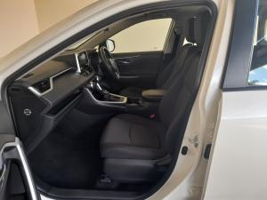 Toyota RAV4 2.0 GX auto - Image 7