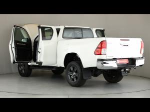 Toyota Hilux 2.4GD-6 Xtra cab Raider manual - Image 10