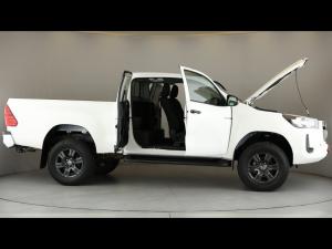 Toyota Hilux 2.4GD-6 Xtra cab Raider manual - Image 15