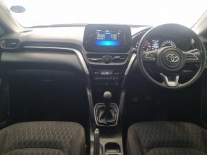 Toyota Urban Cruiser 1.5 XR manual - Image 6