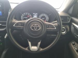 Toyota Urban Cruiser 1.5 XR manual - Image 8