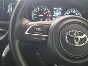 Toyota Urban Cruiser 1.5 XR manual - Image 9