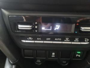 Toyota Urban Cruiser 1.5 XR manual - Image 15