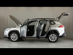Toyota Corolla Cross 1.8 Hybrid XS - Image 11