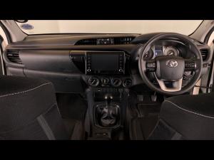 Toyota Hilux 2.4GD-6 double cab 4x4 Raider manual - Image 6