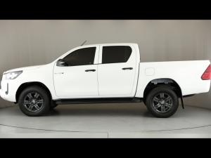Toyota Hilux 2.4GD-6 double cab 4x4 Raider manual - Image 17