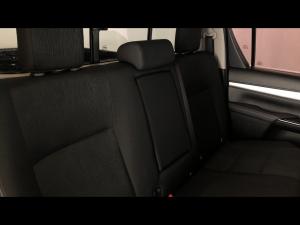 Toyota Hilux 2.4GD-6 double cab 4x4 Raider manual - Image 20