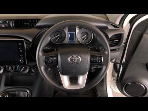 Toyota Hilux 2.4GD-6 double cab 4x4 Raider manual - Image 26