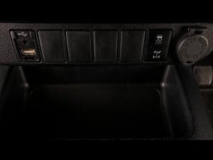 Toyota Hilux 2.4GD-6 double cab 4x4 Raider manual - Image 29