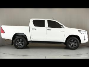 Toyota Hilux 2.4GD-6 double cab 4x4 Raider manual - Image 3
