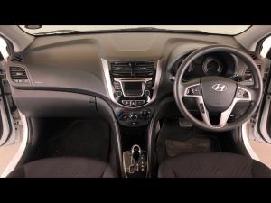 Hyundai Accent sedan 1.6 Fluid auto - Image 6