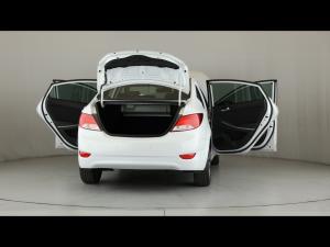 Hyundai Accent sedan 1.6 Fluid auto - Image 9