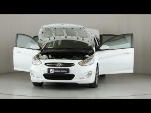 Hyundai Accent sedan 1.6 Fluid auto - Image 13
