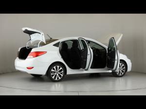 Hyundai Accent sedan 1.6 Fluid auto - Image 16