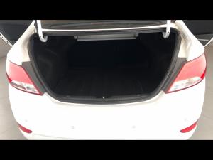Hyundai Accent sedan 1.6 Fluid auto - Image 18