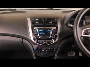 Hyundai Accent sedan 1.6 Fluid auto - Image 24