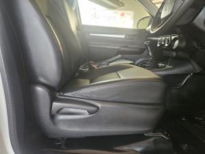 Toyota Hilux 2.0 single cab S (aircon) - Image 12