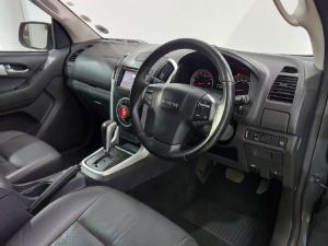 Isuzu KB 300D-Teq double cab 4x4 LX auto - Image 5