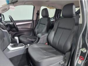 Isuzu KB 300D-Teq double cab 4x4 LX auto - Image 6