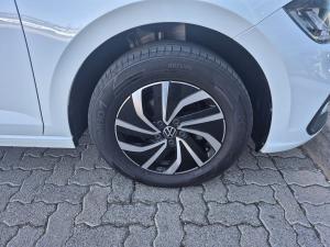 Volkswagen Polo hatch 1.0TSI Life manual - Image 10