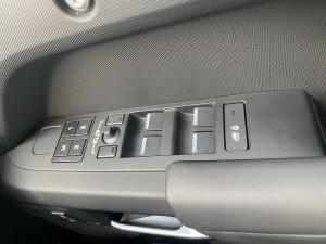 Land Rover Defender 110 D350 X-Dynamic HSE - Image 15