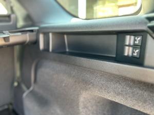 Land Rover Discovery Sport D200 R-Dynamic HSE - Image 14