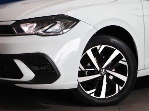 Volkswagen Polo hatch 1.0TSI Life manual - Image 6