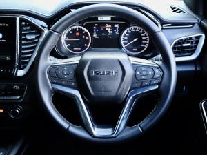 Isuzu D-Max 3.0TD double cab V-Cross 4x4 - Image 16