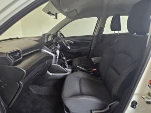 Toyota Urban Cruiser 1.5 XR manual - Image 7