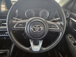 Toyota Urban Cruiser 1.5 XR manual - Image 8