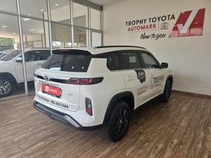 Toyota Urban Cruiser 1.5 XR manual - Image 2