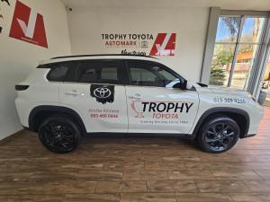 Toyota Urban Cruiser 1.5 XR manual - Image 3