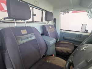 Toyota Land Cruiser 79 4.5D-4D LX V8 single cab - Image 13