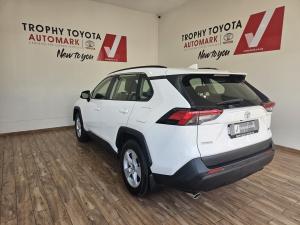 Toyota RAV4 2.0 GX auto - Image 15