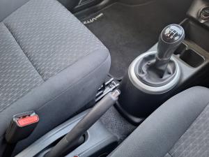 Toyota Vitz 1.0 XR manual - Image 9
