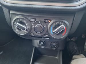 Toyota Vitz 1.0 XR manual - Image 11