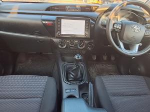 Toyota Hilux 2.4GD-6 double cab 4x4 Raider manual - Image 6