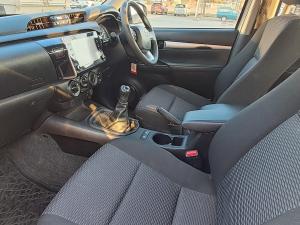 Toyota Hilux 2.4GD-6 double cab 4x4 Raider manual - Image 7