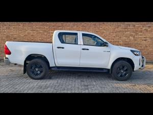 Toyota Hilux 2.4GD-6 double cab 4x4 Raider manual - Image 3