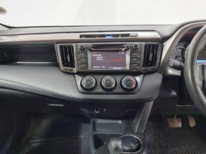 Toyota RAV4 2.0 GX auto - Image 11