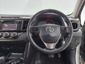 Toyota RAV4 2.0 GX auto - Image 13