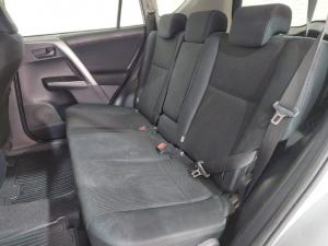Toyota RAV4 2.0 GX auto - Image 8