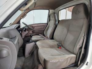 Hyundai H-100 Bakkie 2.6D deck (aircon) - Image 6