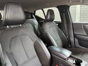 Volvo XC40 T3 Momentum - Image 8