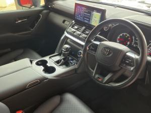 Toyota Land Cruiser 300 3.3D GR-Sport - Image 11