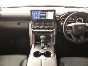 Toyota Land Cruiser 300 3.3D GR-Sport - Image 12