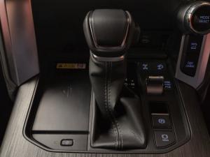 Toyota Land Cruiser 300 3.3D GR-Sport - Image 17