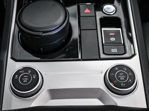 Volkswagen Touareg V6 TDI Executive R-Line - Image 13